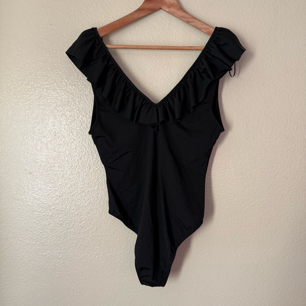 ❇️Zara Black Ruffled Bodysuit 2 for $22❇️